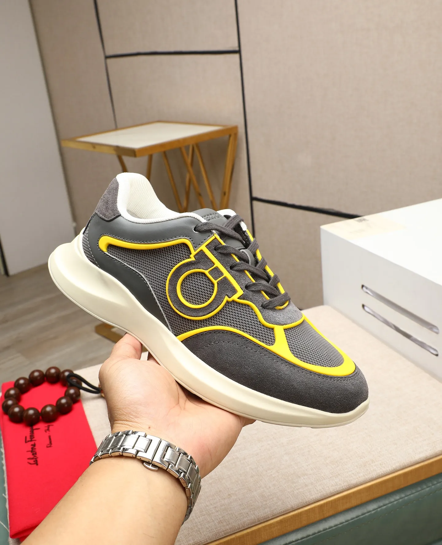 Men's shoes 💰700 📛📛 Salvatore Ferragamo is the world's top luxury footwear brand. It comes from the fashion kingdom of Italy. It is famous all over the world for its traditional handmade design and novel styles... 🚶🏻🚶🏻New suit shoes are available simultaneously at the counter. This model is purely handmade. The fabric is imported from Italy and original first-layer cowhide. Mesh + cowhide lining. Original authentic outsole🌀🌀Size: 39➖44 (38 45 customized)